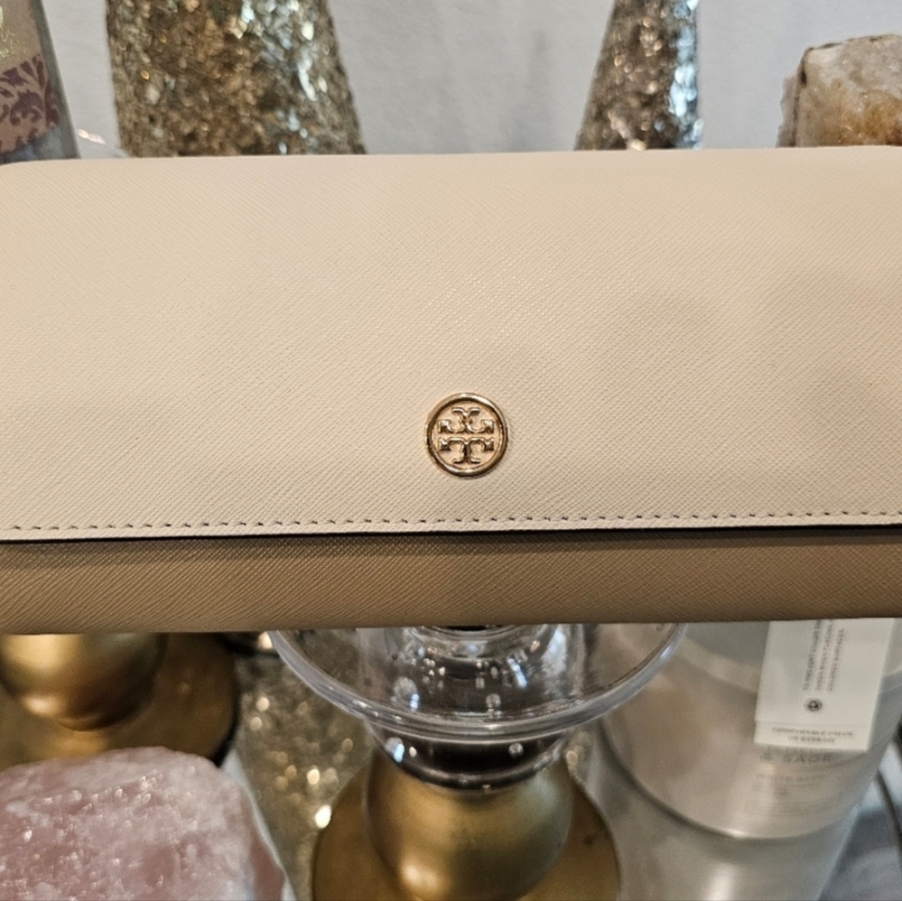 NWT. Tory burch Emerson Block wallet on a chain / BNWT